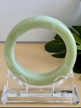 Pale Green Jadeite Bangle